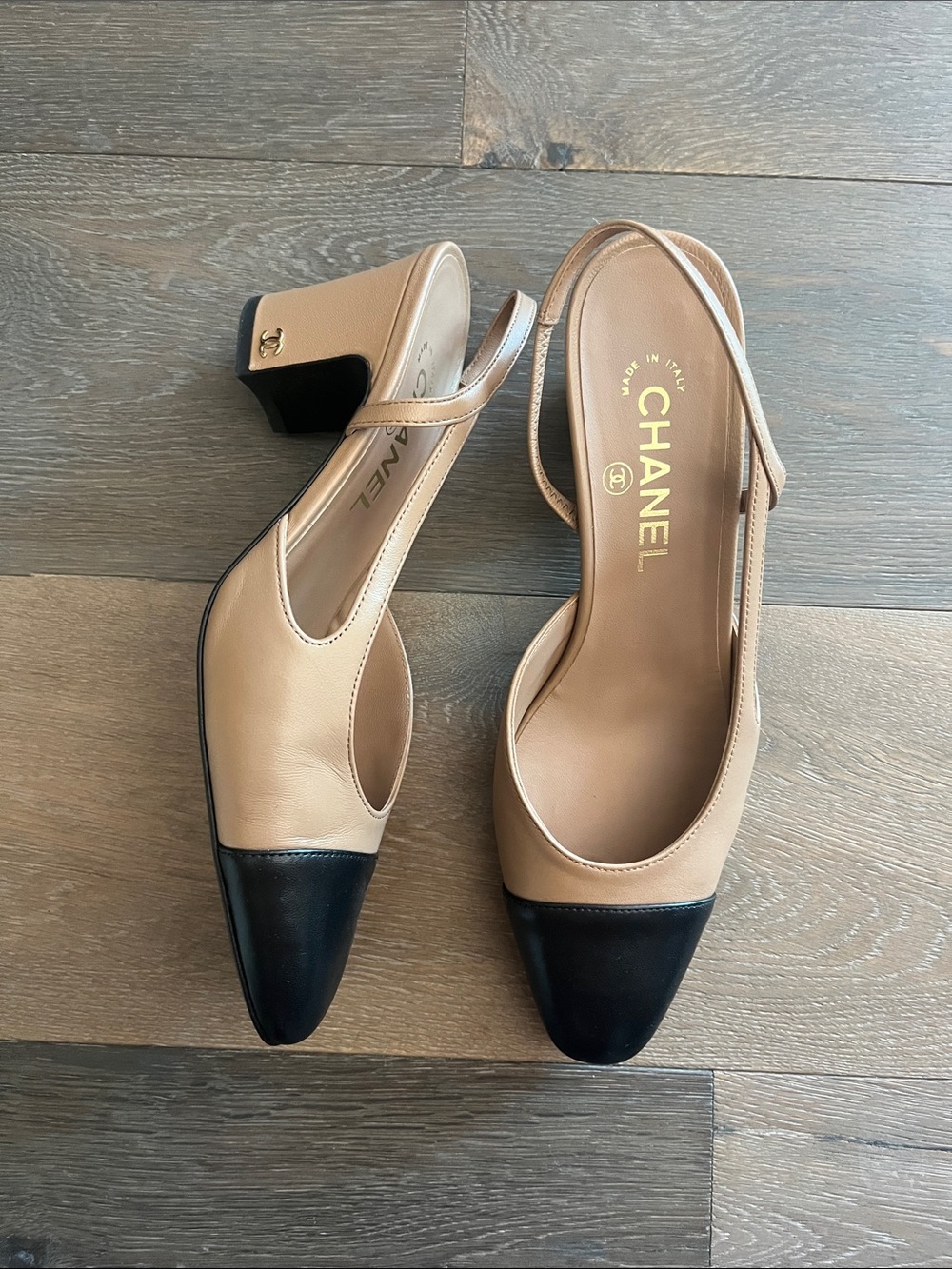 CHANEL Two-Tone Beige and Black Slingback Pumps - Picture 2 of 6
